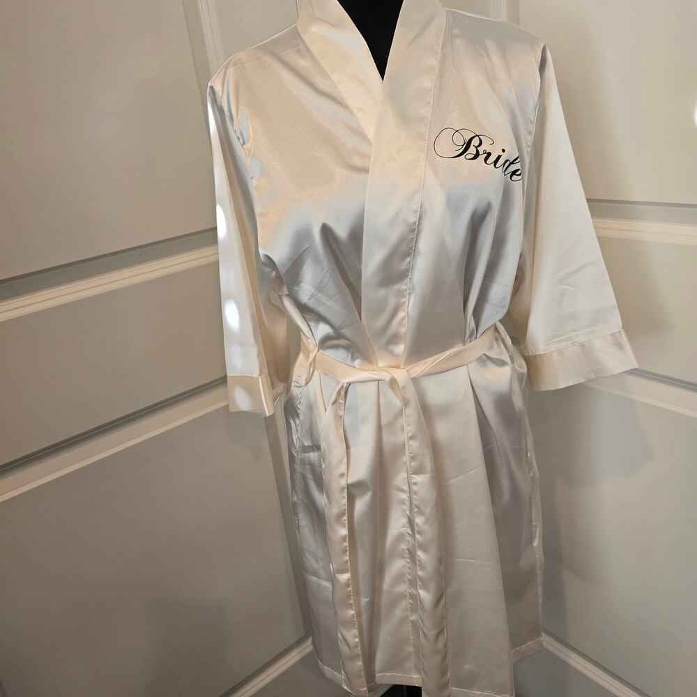 NWOT Pretty Robes White "Bride" Mid-Length Short Sleeve Satin Robe Size S/M